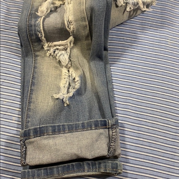 JEANS (DISTRESSED) - Picture 2 of 3